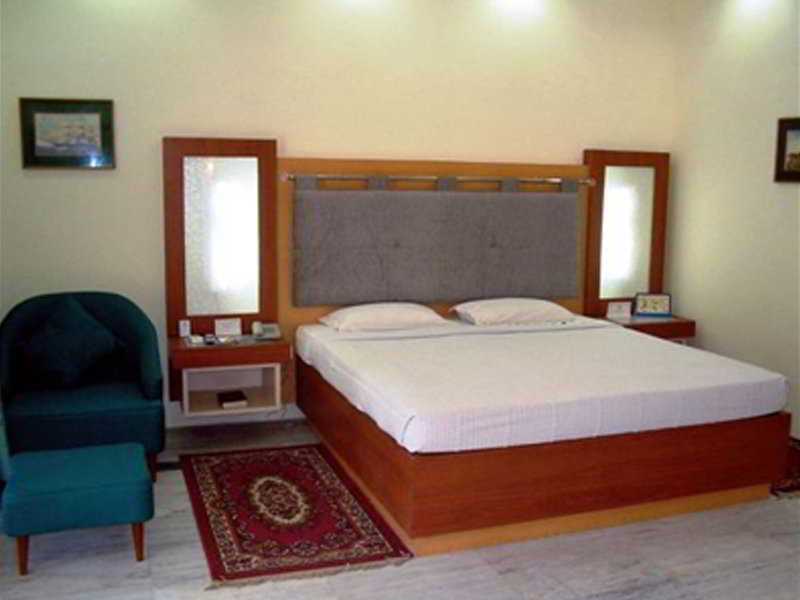 Cama Rajputana Club Resort Abu Zewnętrze zdjęcie